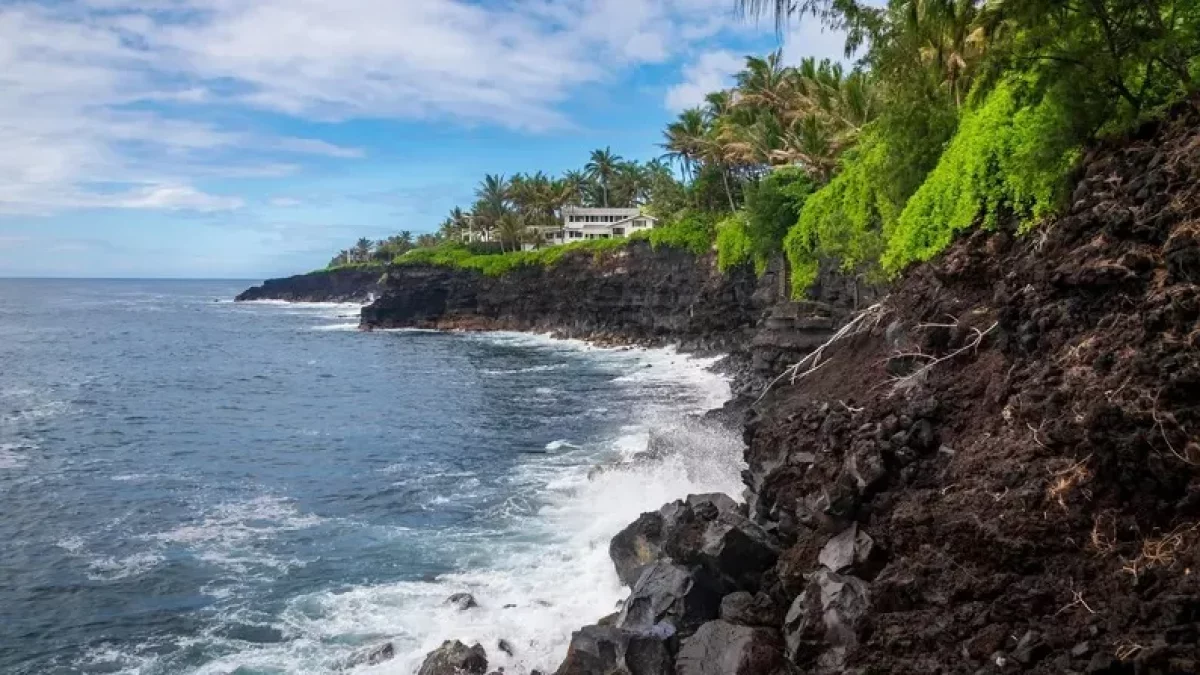 Биіктігі 100 метр алып лава субұрқақтары Гавайи жанартауынан атқылады