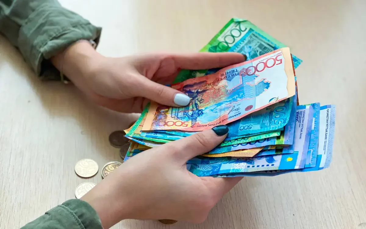 Кәсіпкерден ақша талап еткен блогерге үкім шықты