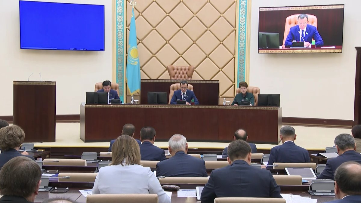 Дольщикам в Казахстане запретят покупать квартиры за наличные