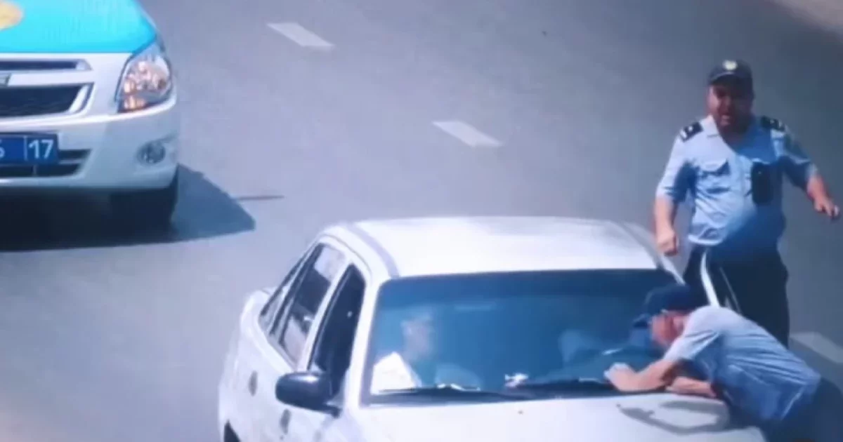 Шымкенттік жүргізуші полиция қызметкерін көлікпен сүйреп кеткен