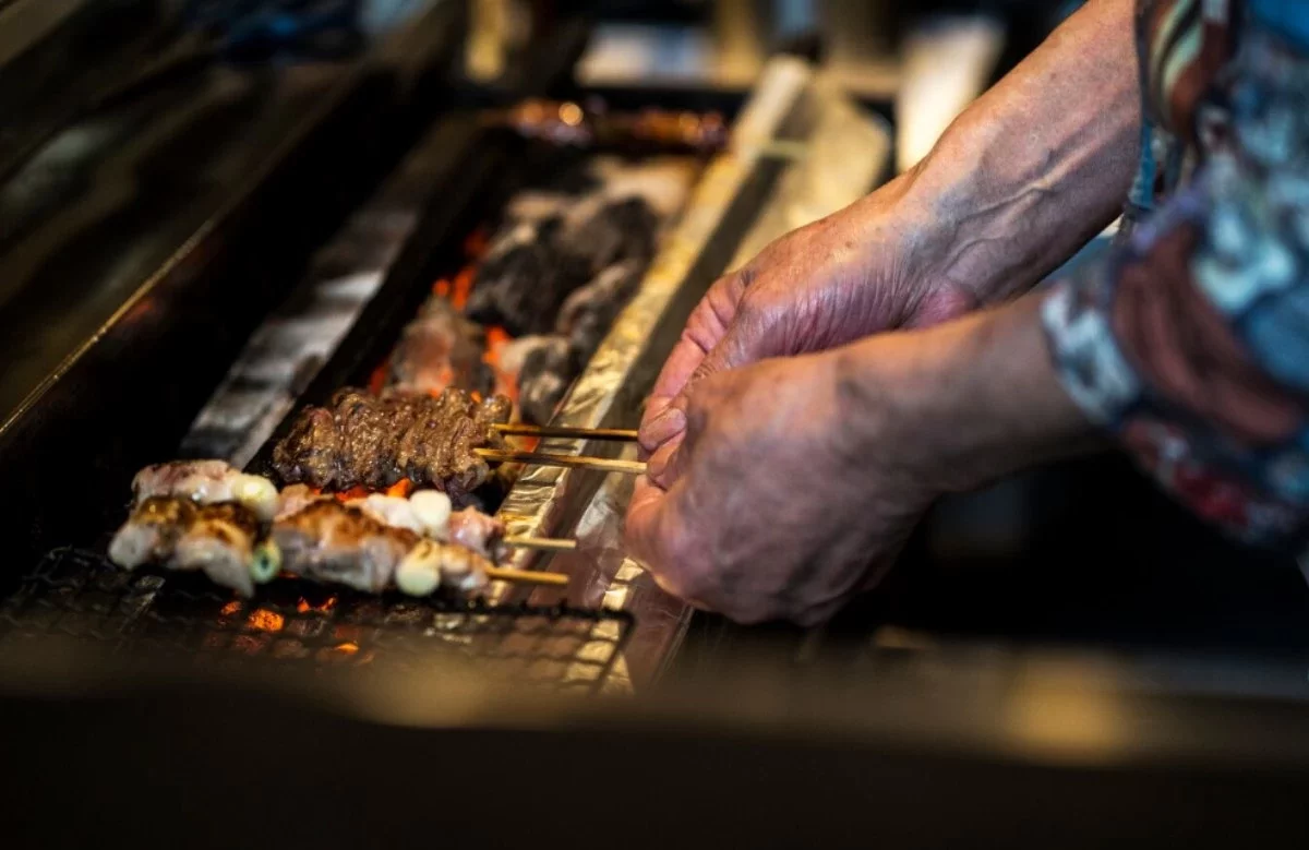 Қызылордада кафеде кәуап жасайтын қызметкер ескерту айтқаны үшін бастығының екі саусағын шауып тастады