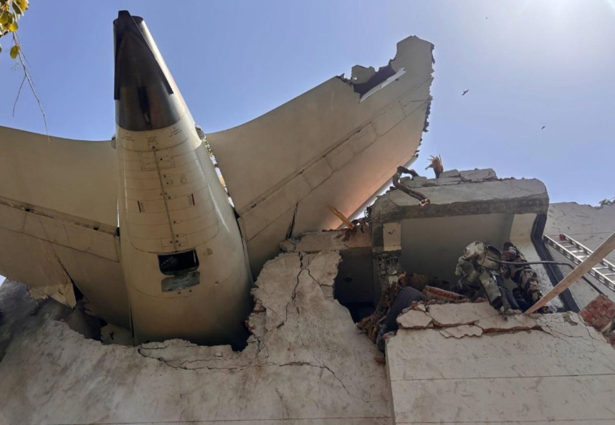 Число погибших в авиакатастрофе самолета Air India возросло до 270