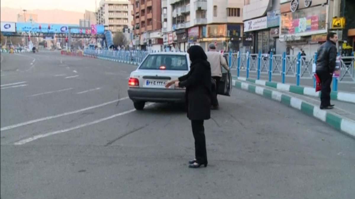 300 адам елге орала алмай отыр