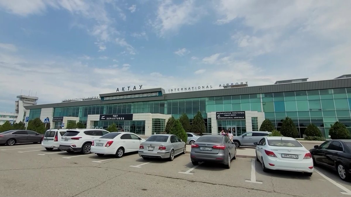 Десятки пассажиров не могу вылететь из Актау из-за массовой задержи рейсов