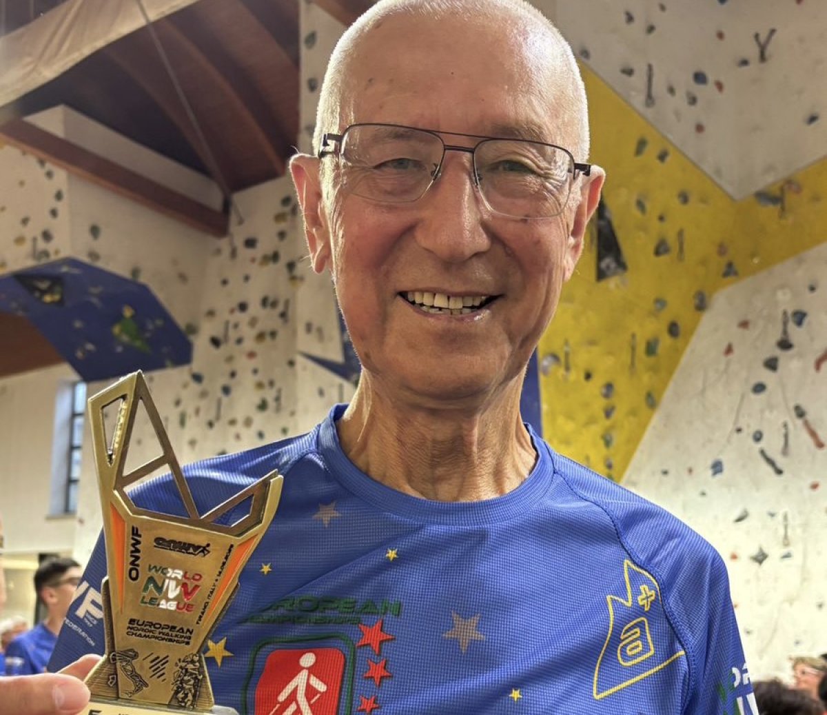 Казахстанский пенсионер завоевал медаль Кубка мира по скандинавской ходьбе в Италии