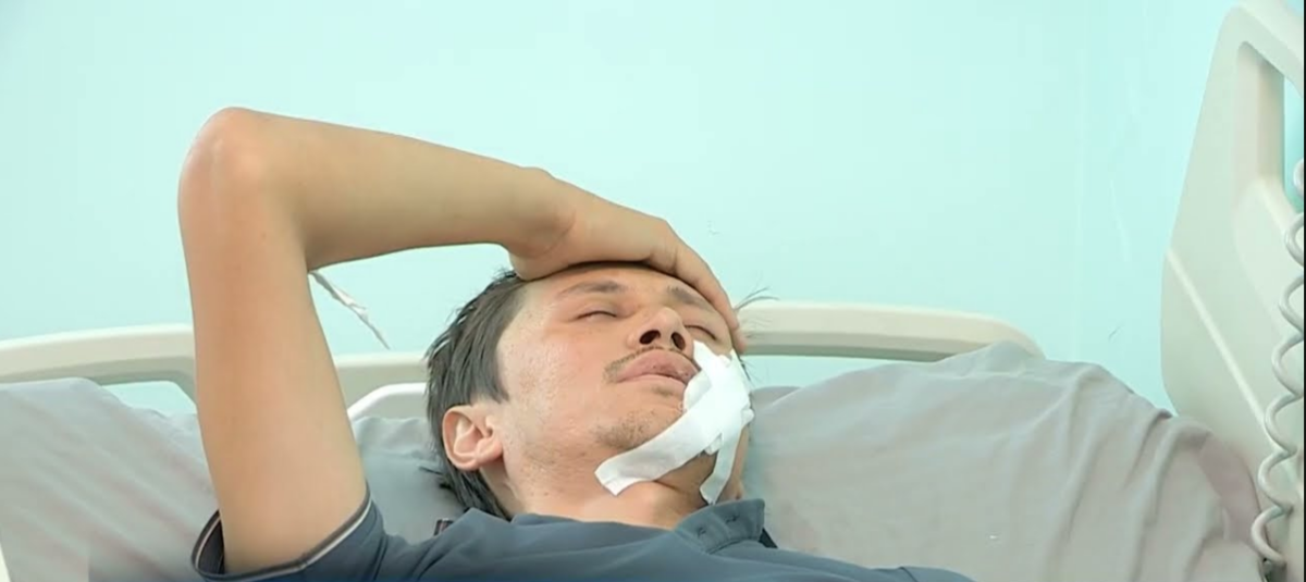 В Шымкенте трое подростков напали на водителя автобуса из-за оплаты проезда.