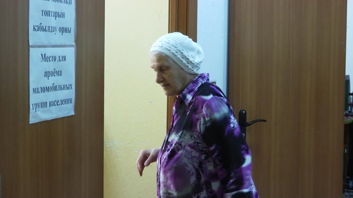 Вовремя не снимала деньги: 72-летней пенсионерке в СКО приостановили выплату пенсии