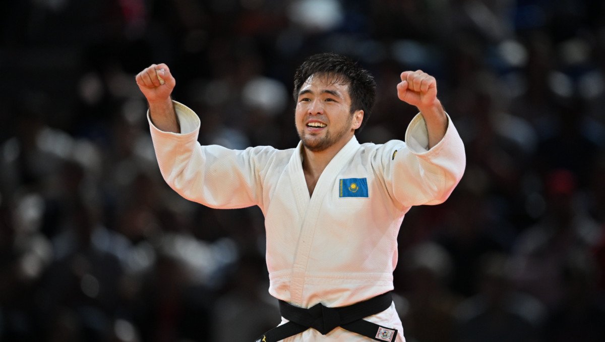 «Иығын емдеп жүр»: Лондоннан оралған Елдос Сметовтің татамиге қашан шығатыны белгілі болды