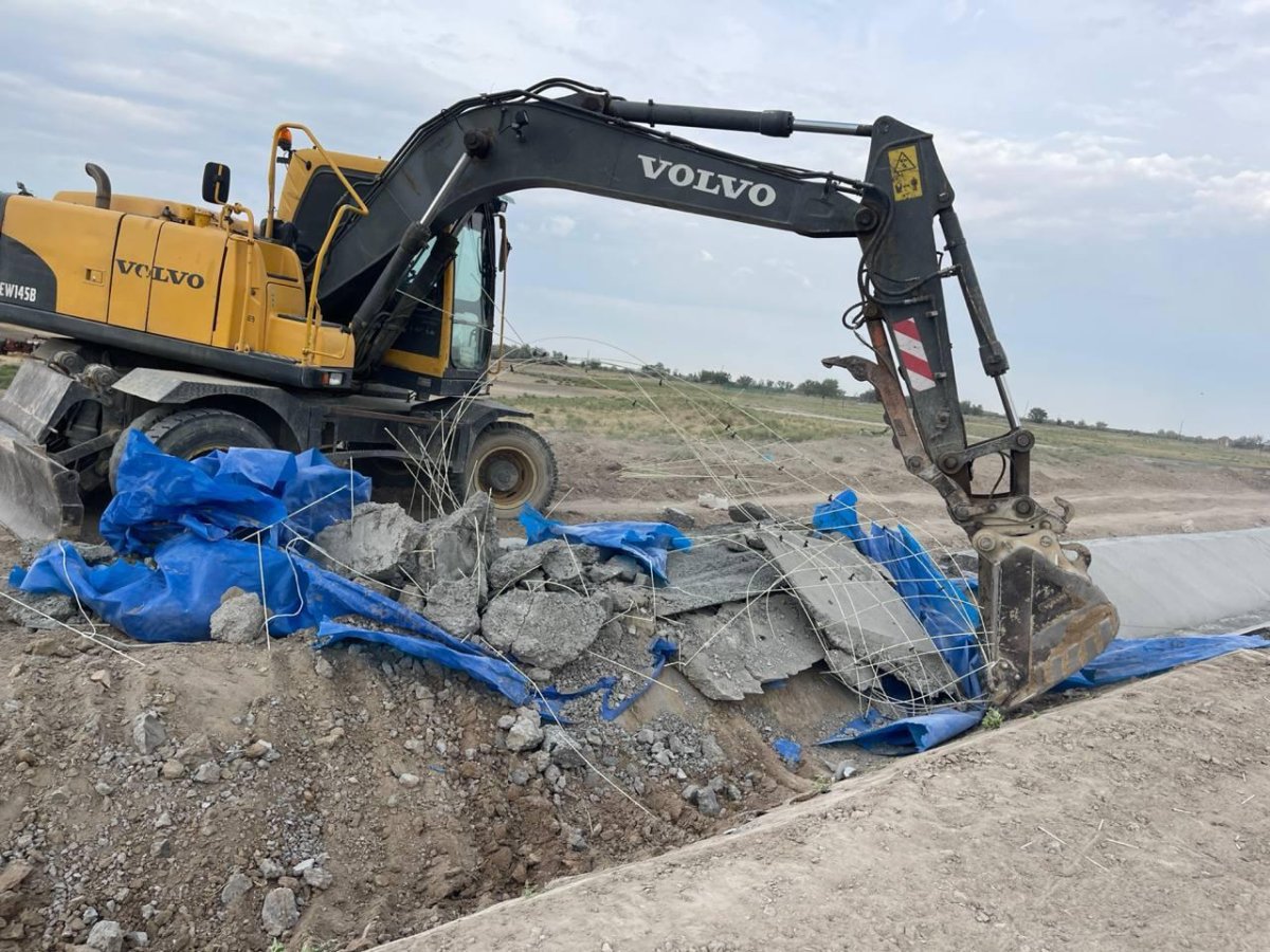 Жамбыл облысында сапасыз салынған канал учаскесі бұзылды