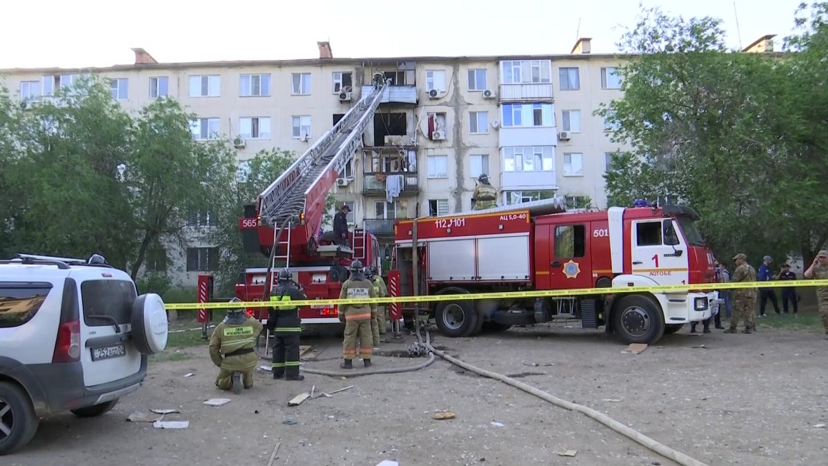 Ақтөбеде жарылыстан зардап шеккен көпқабатты үйдің бір кіреберісі тұруға жарамсыз