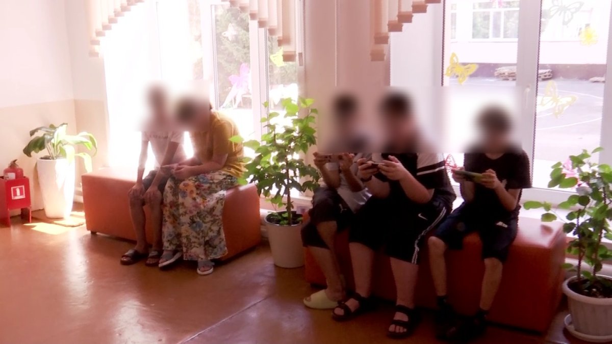 Шантаж, угрозы, буллинг: полицейские рассказали с чем сталкиваются подростки в сети интернет