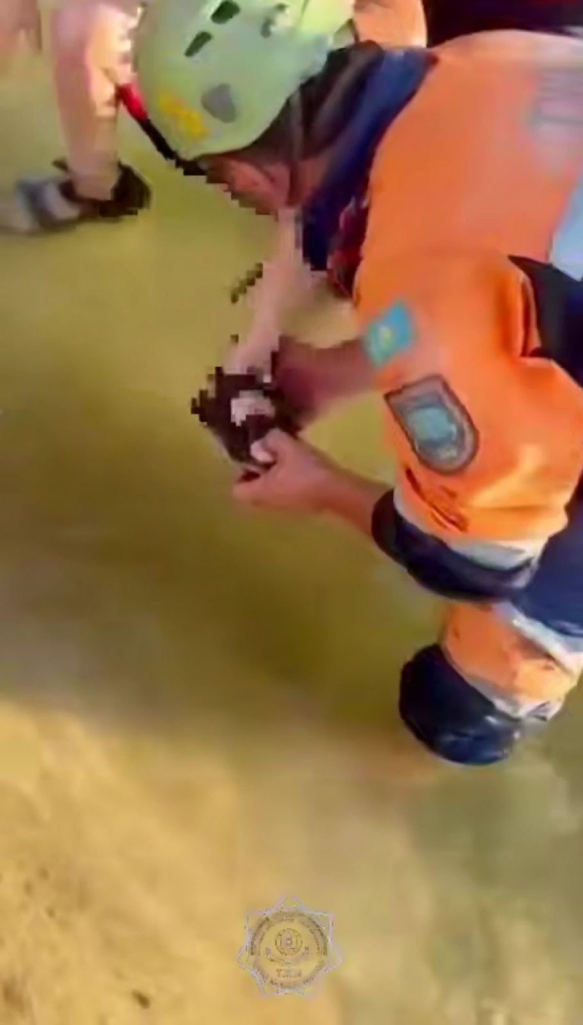 Баланың аяғына арматура кіріп кетті