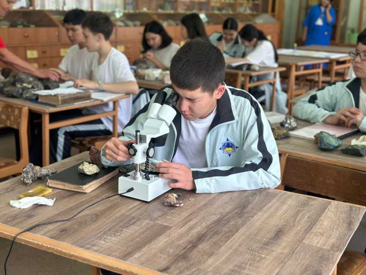 Қазақстан мектептеріне оқушыларды кәсіптік бағдарлауға арналған жаңа цифрлық құрал енгізілуде