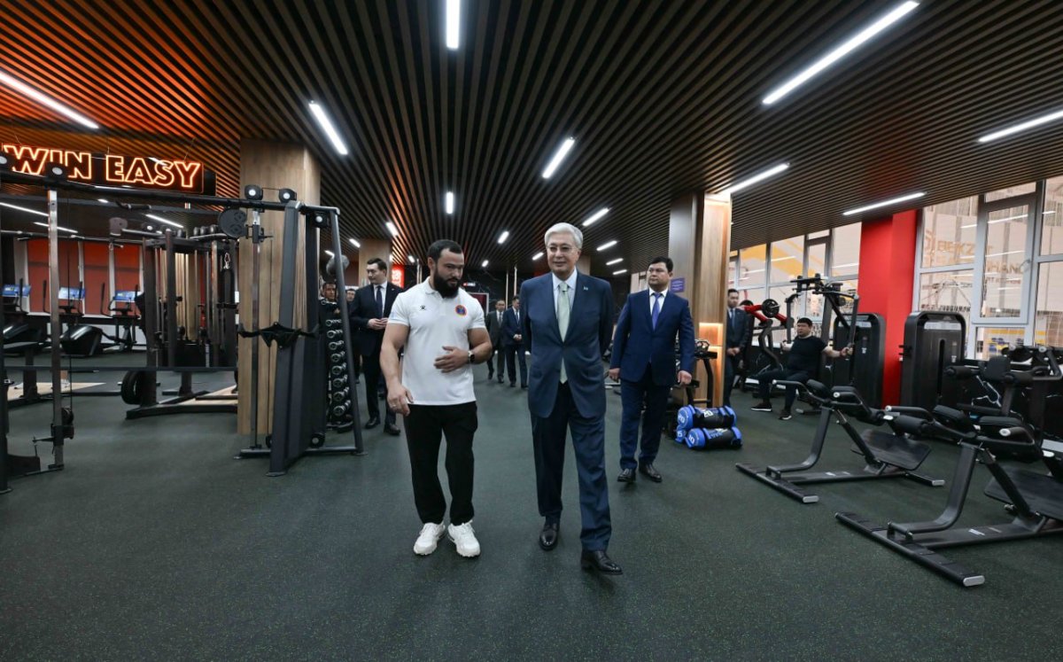 Токаев осмотрел спортивный комплекс имени Бекзата Саттарханова в Астане