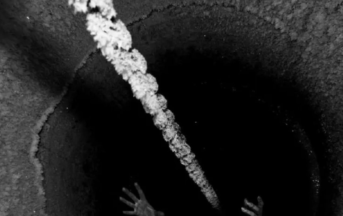 Школьница и мужчина погибли в колодце с мусором в Актюбинской области