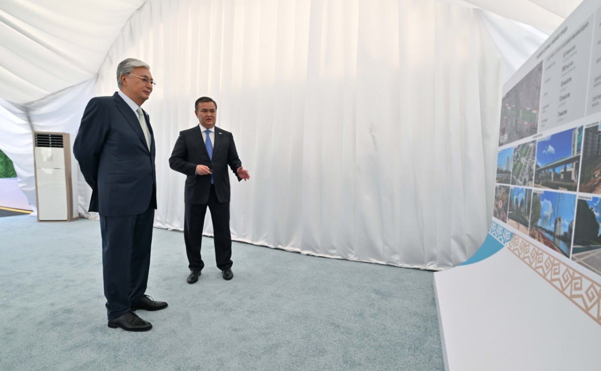 Мемлекет басшысы Астанадағы «Мыңжылдық» аллеясын абаттандыру жұмыстарымен танысты