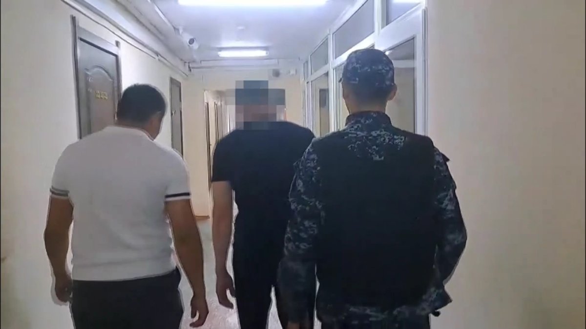 10 суток ареста за оскорбление врачей получил житель Караганды