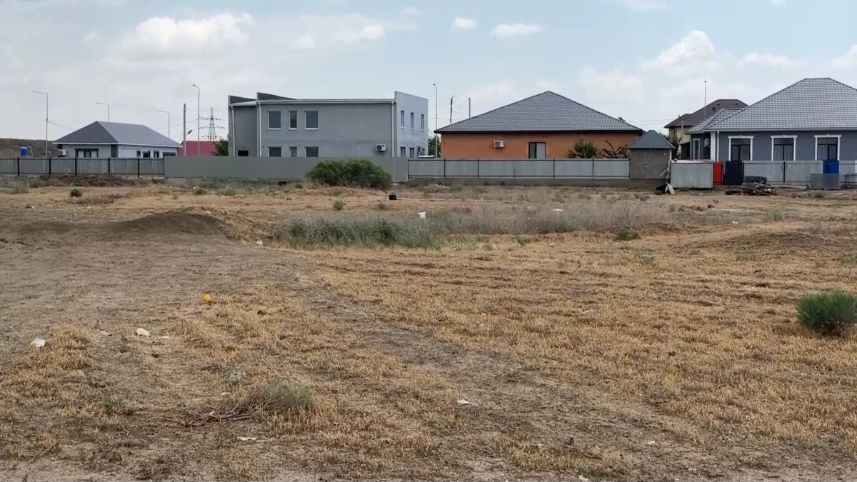 Атырауда жарнамамен жер сатып алғандар жер сипап қалды