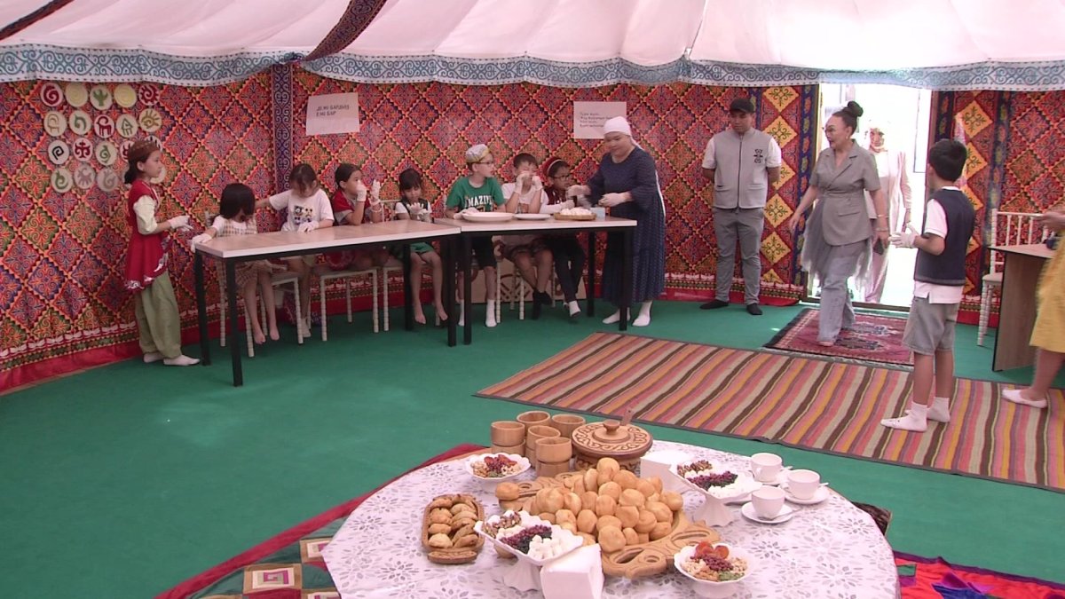 Астанада №91мектеп-гимназия лагерінде демалып жатқан оқушылардың қатысуымен ерекше акция өтті