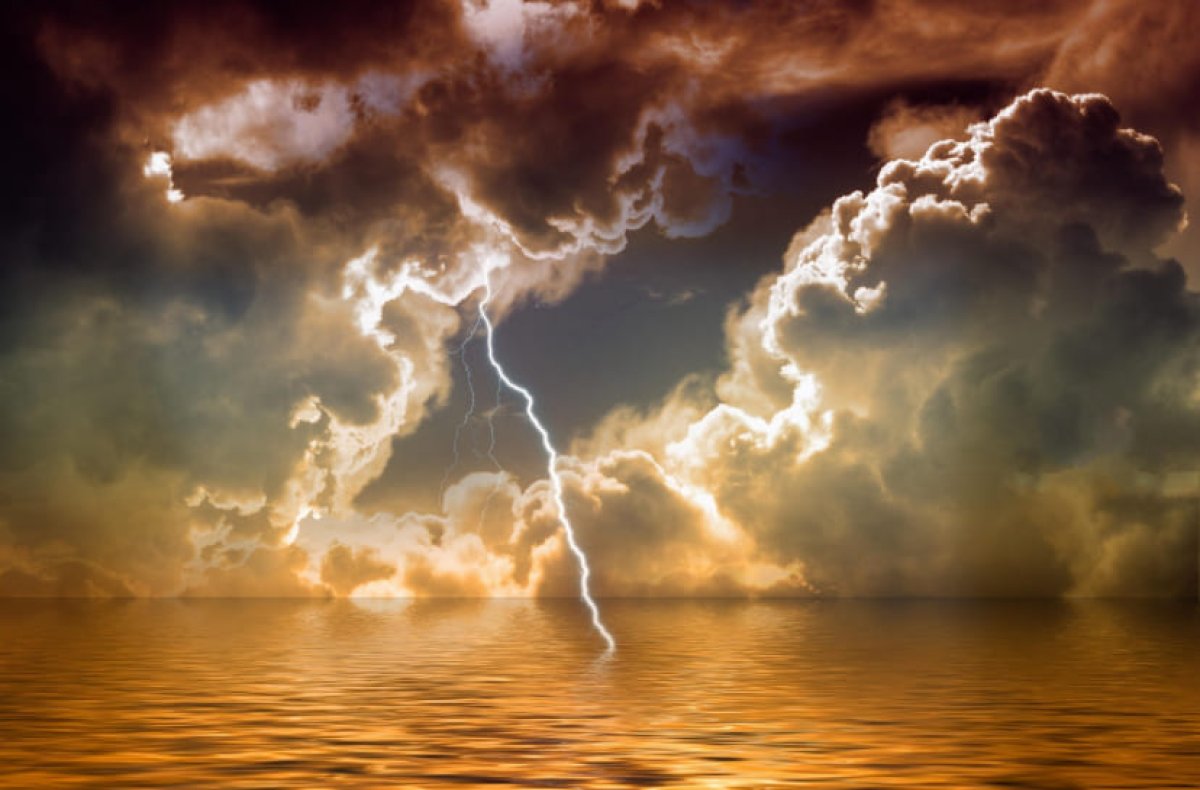 Погода разделит Казахстан: одним — буря и град, другим — зной и пыль