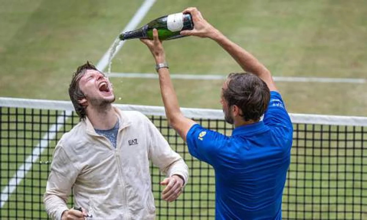 Казахстанский теннисист Александр Бублик сенсационно выиграл престижный турнир
