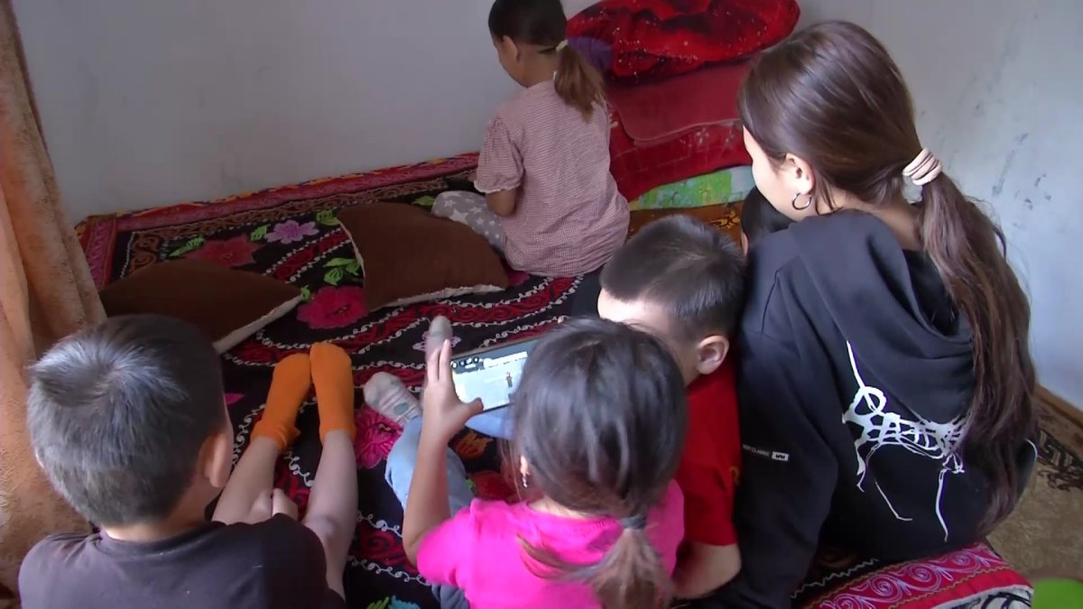 Жители поселка Акбел Карагандинской области помогли многодетной семье обрести жилье