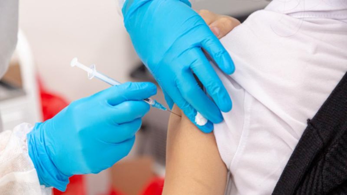 Алматыда 10 мың мектеп оқушысы АПВ-ға қарсы вакцина алды