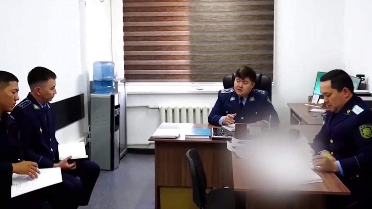 Таразда заңгер 150-ге жуық тұрғынды тақырға отырғызып кетті