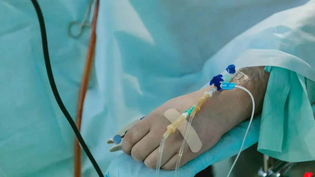 5 сағатқа созылған күрделі ота: Алматыда 43 жастағы ер адамға жүрек трансплантациясы жасалды