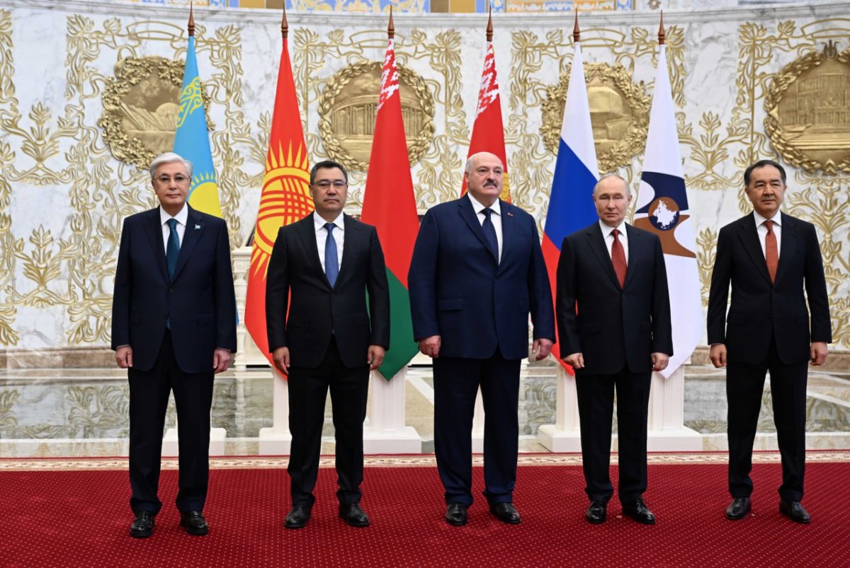 ЕАЭО-ға мүше мемлекеттер басшылары Минскідегі Тәуелсіздік сарайында бірге суретке түсті