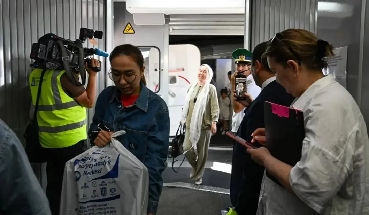 Израильде қалып қойған 11 қырғызстандық Шымкент арқылы еліне оралды