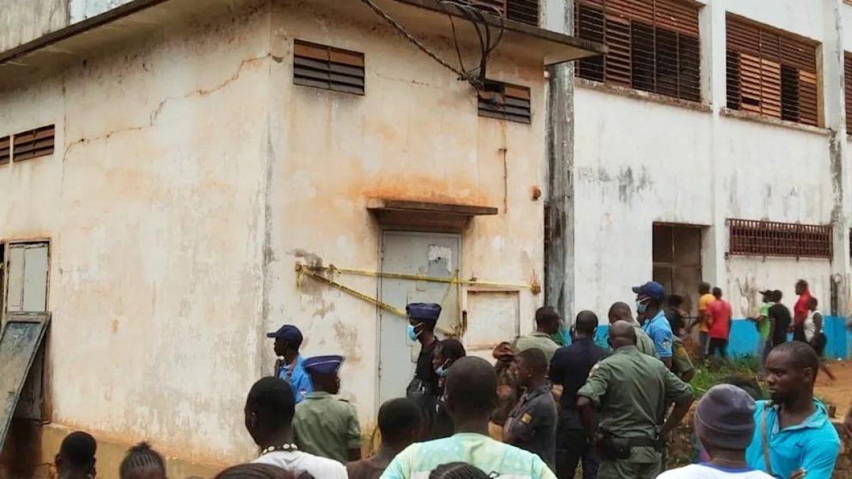 Десятки школьников погибли при взрыве на выпускном экзамене в ЦАР