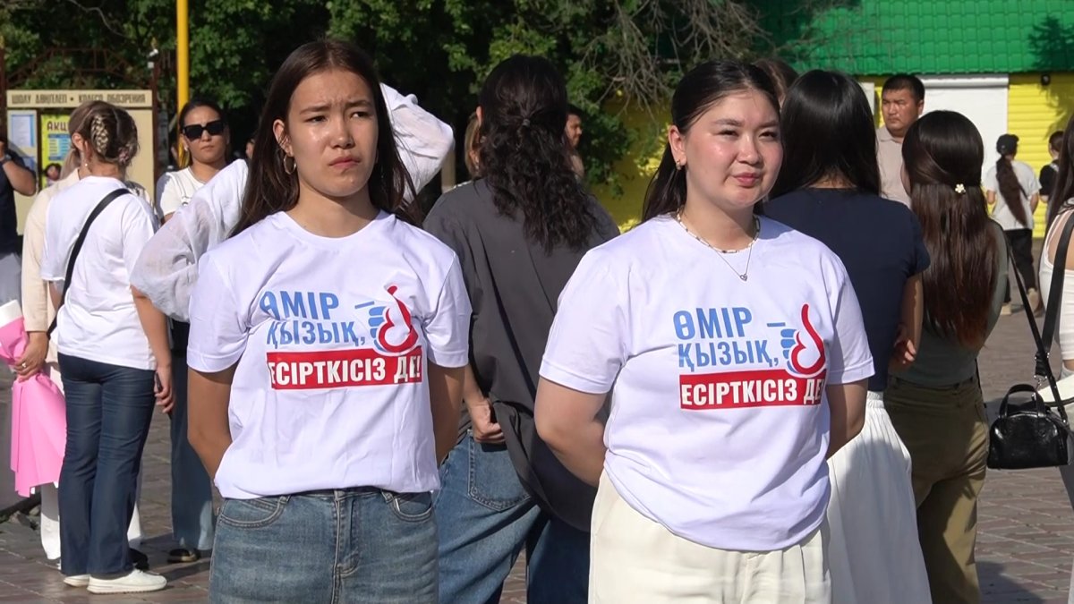 Представители молодёжного крыла «Жастар Рухы» провели акцию «Молодёжь за будущее без наркотиков» в Уральске