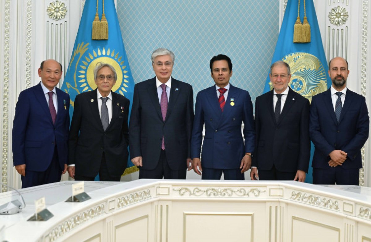 Глава государства встретился с ведущими нейрохирургами мира