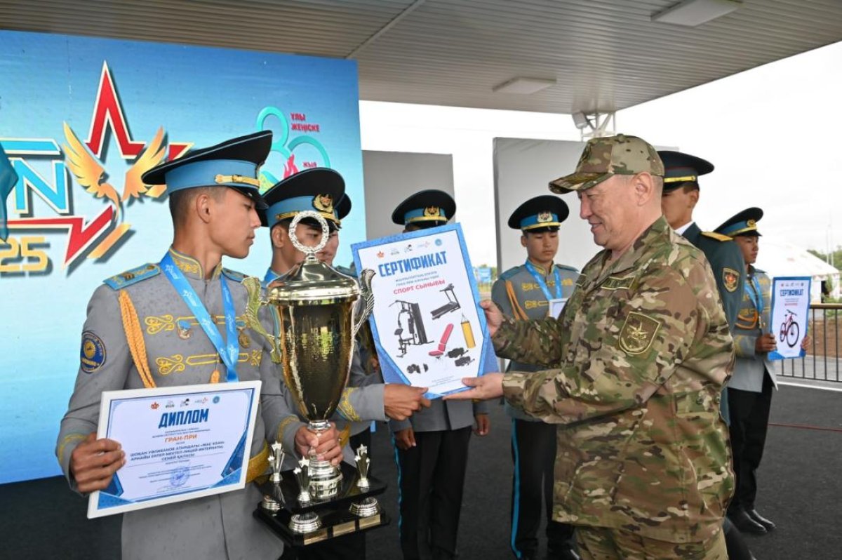 Победители сбора «Айбын-2025» получили награды из рук министра обороны