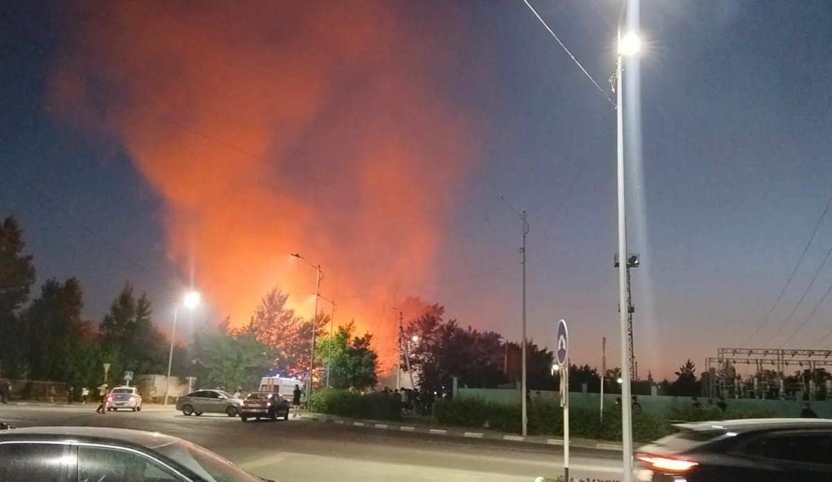 Крупный пожар тушат в Костанае