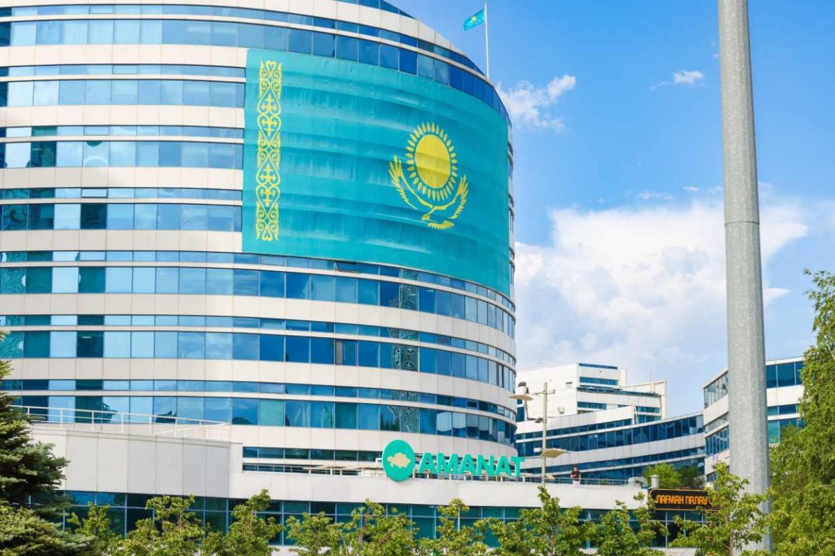 Как в кино: ролик партии «AMANAT» о флаге в сердце столицы обсуждают в соцсетях