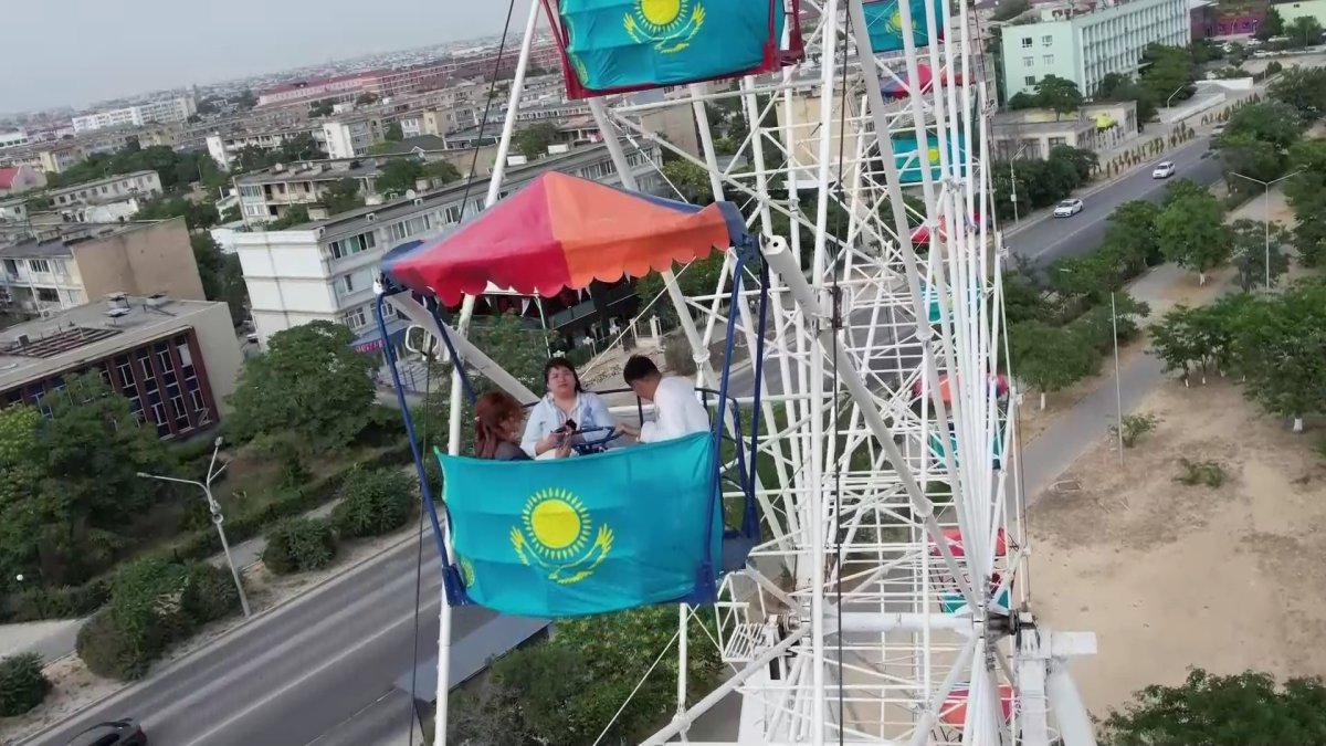 «Менің Елім – Менің Туым»: активисты «Жастар Рухы» развесили флаги на зданиях в городах Казахстана