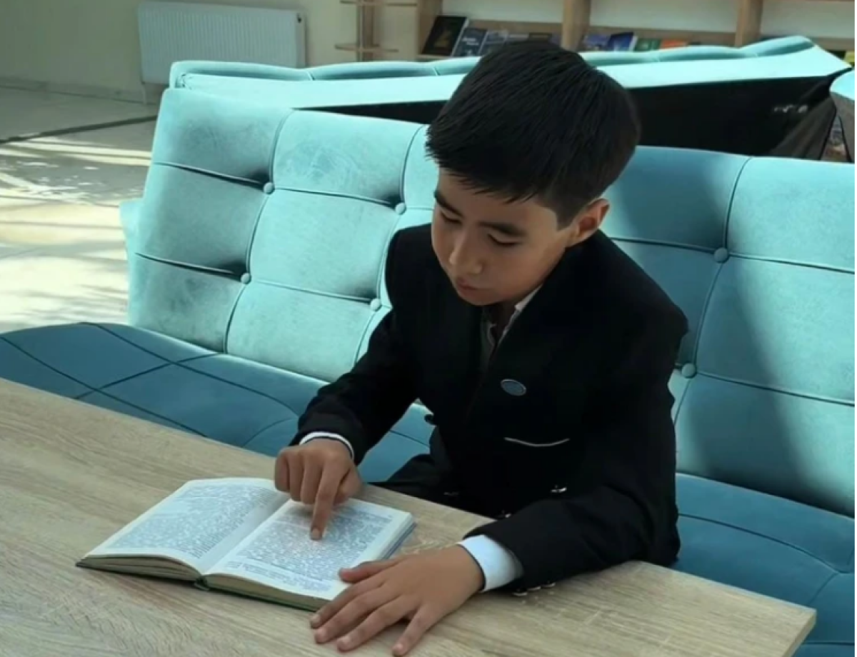 17 тысяч слов в минуту читает школьник из Актау