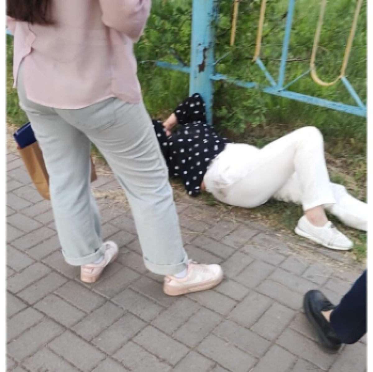 Подростки на самокате сбили женщину с ребенком в Караганде