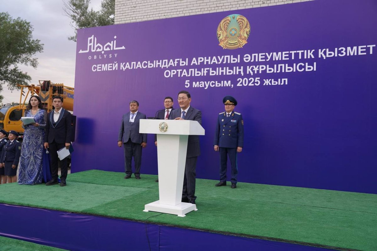 Абай облысында Бас Прокурор прокуратура ғимаратын ашып, медициналық-әлеуметтік орталықтың құрылыс орнына естелік капсуласын салды