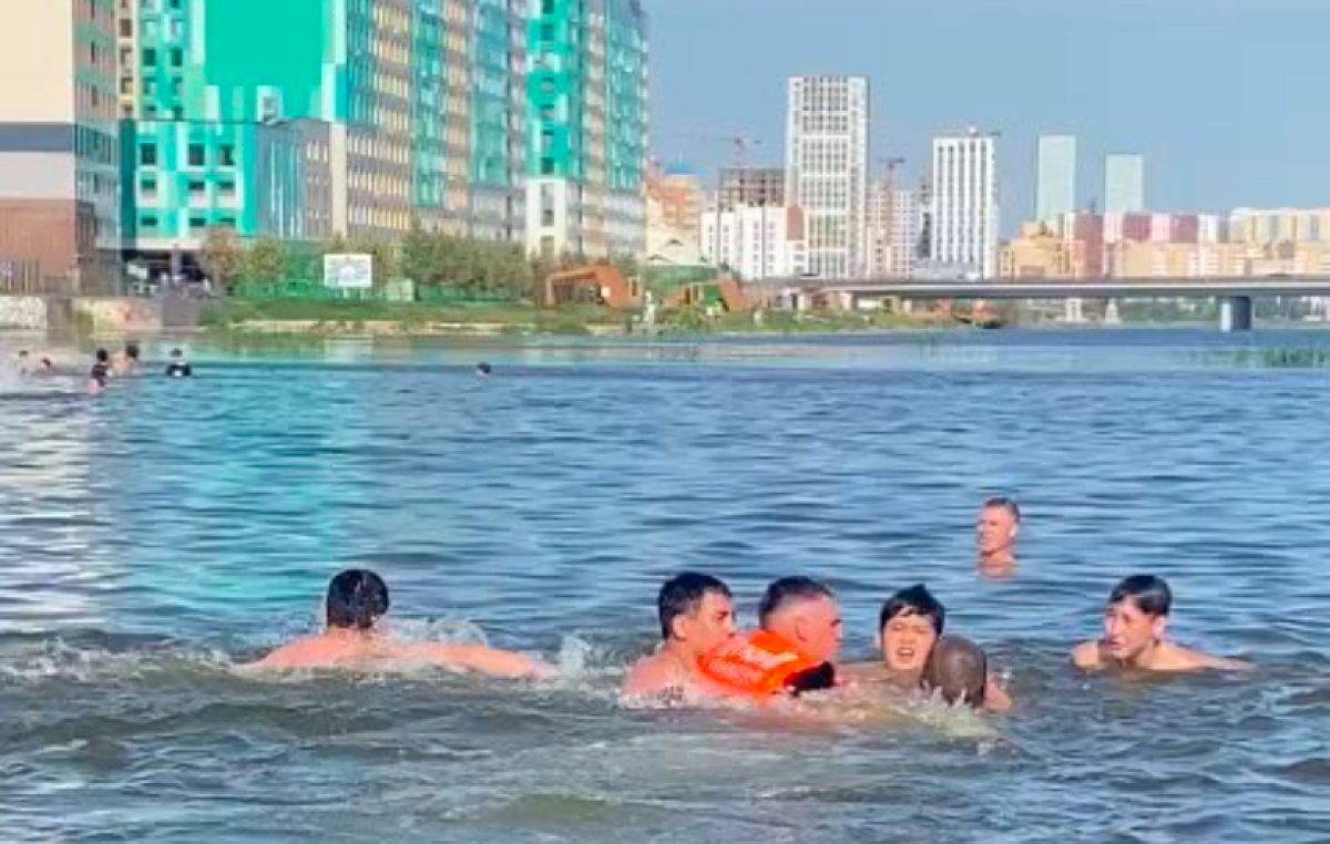 Подросток чуть не утонул на городском пляже в Астане