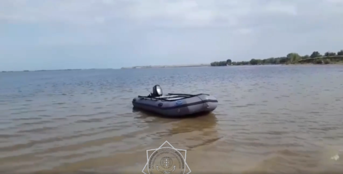 Семью с детьми унесло на лодке в области Абай