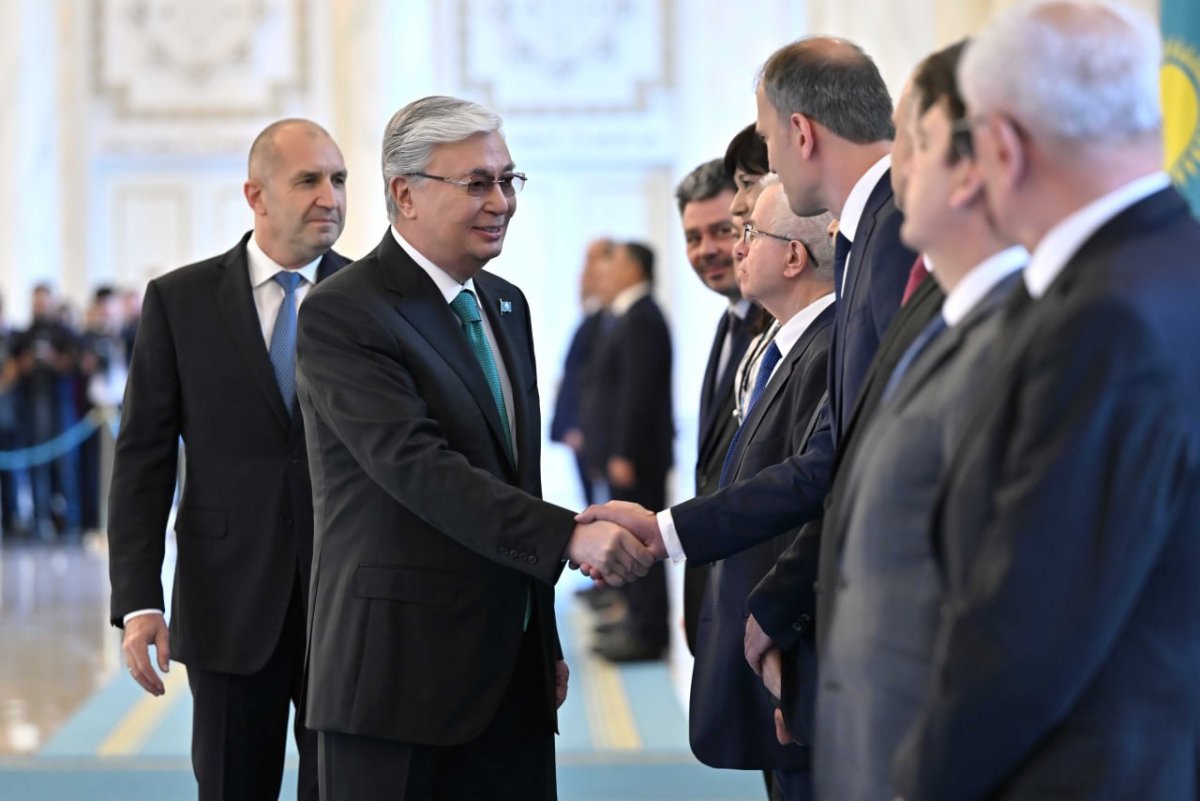 Астанаға ресми сапармен келген Болгария Президенті Румен Радевті салтанатты қарсы алу рәсімі өтті