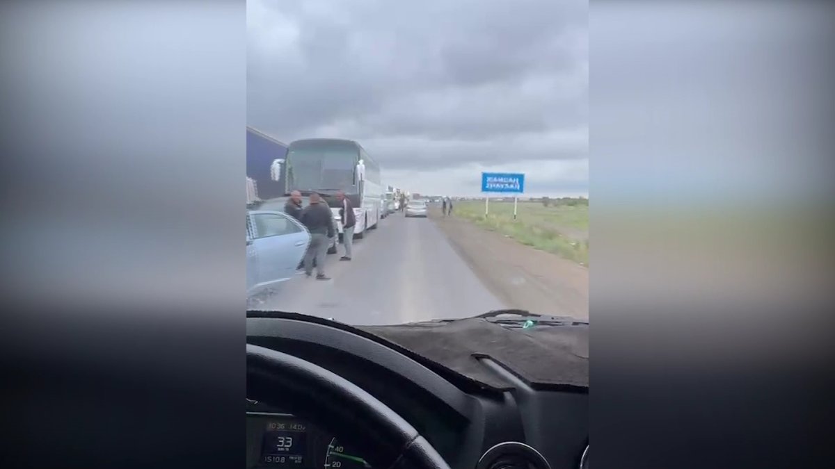 Ақтөбедегі Жайсан шекара бекетінде 150-ден астам көлік кептеліп тұр