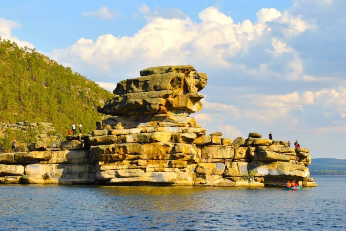 Восхождение на Жумбактас в Бурабае запрещено: скалу закрыли для туристов