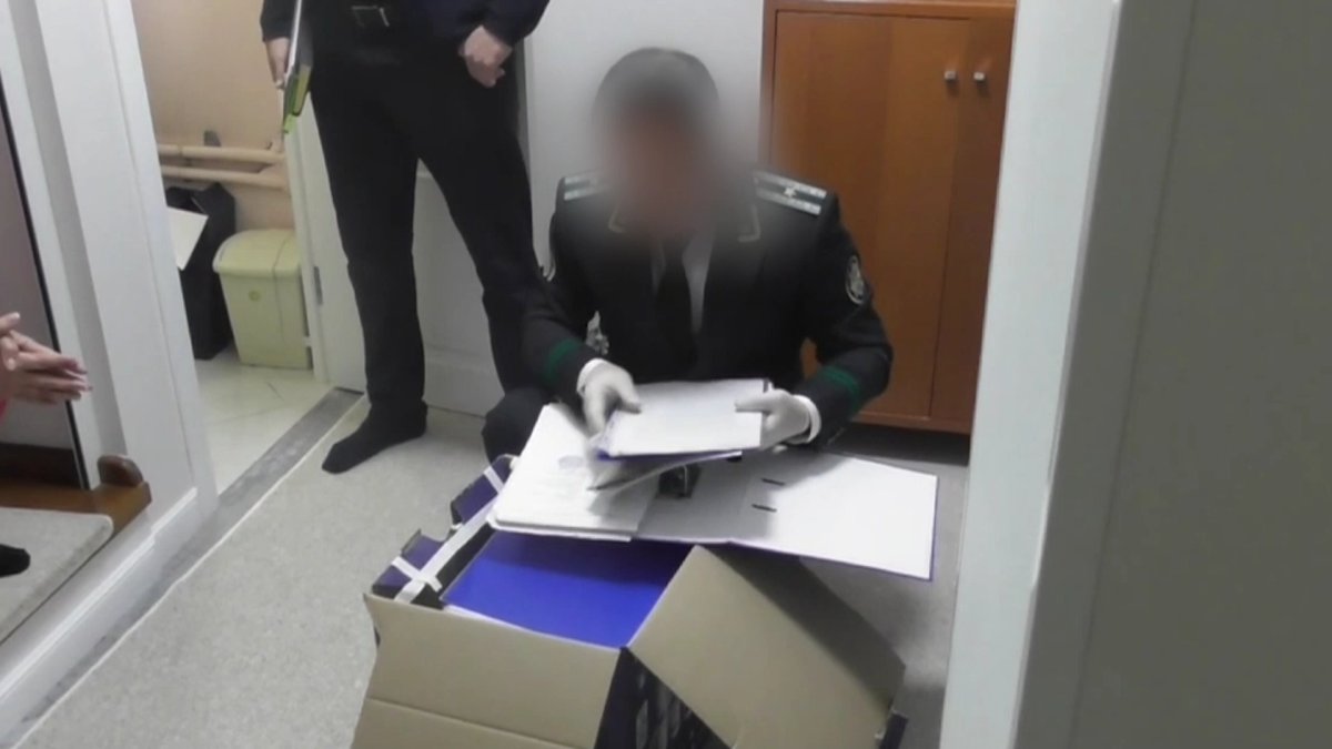 Экс-директора и бухгалтера элитной школы в Астане подозревают в присвоении почти миллиарда тенге