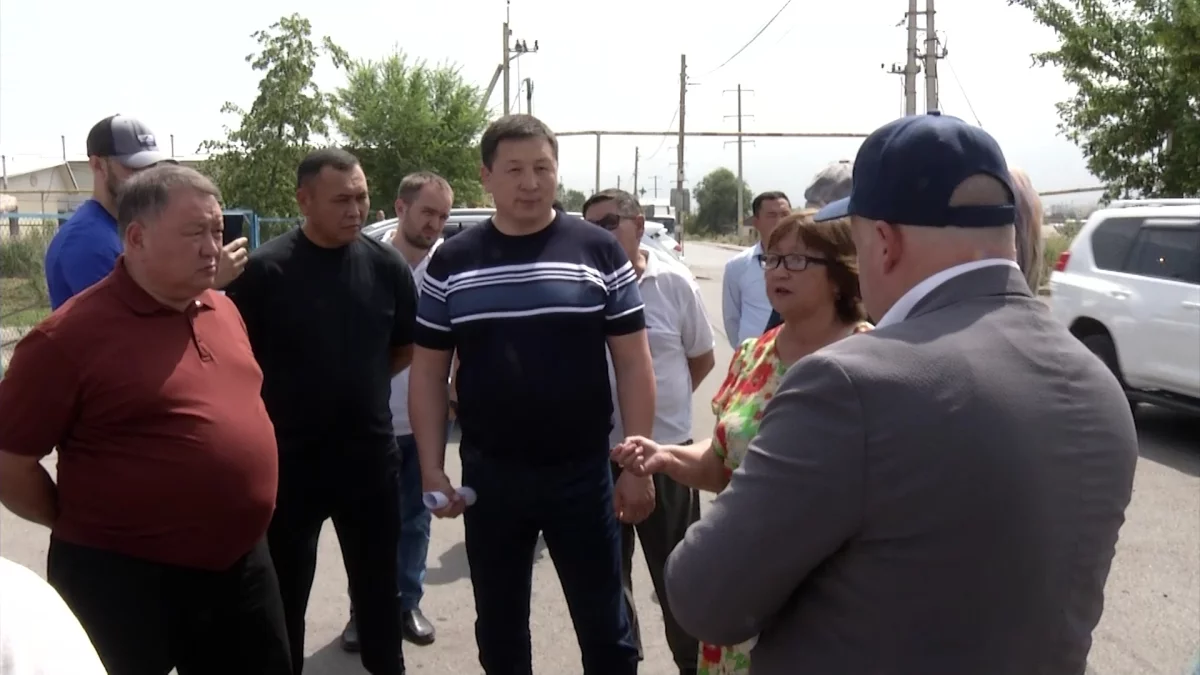 Депутаттар Кемертоған ауылының өзекті мәселелермен танысты
