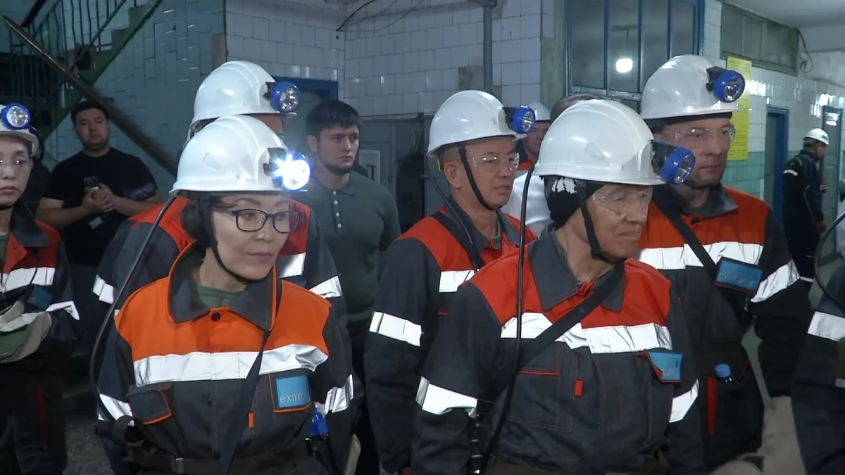 Безопасность труда и развитие угольной промышленности обсудили мажилисмены с руководством шахты «Кировская» в Караганде