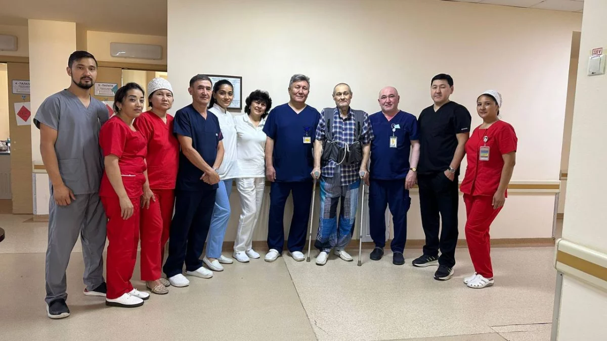 АЛМАТЫДА ЖАСАНДЫ ЖҮРЕКПЕН ӨМІР СҮРІП ЖҮРГЕН НАУҚАСҚА ТІЗЕ БУЫНЫ СӘТТІ АУЫСТЫРЫЛДЫ